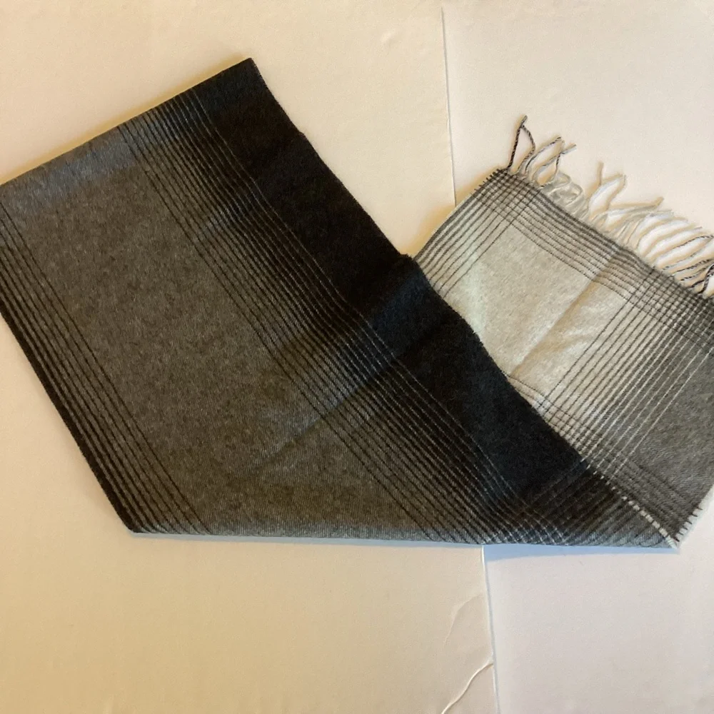 Andrew Stewart 100% Cashmere Scarf Made in Italy Fringe Grey Plaid Preppy Luxury